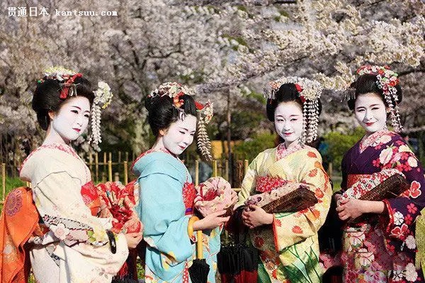 一大波旅行团靠近 拿好秘籍避开人潮去日本赏樱花