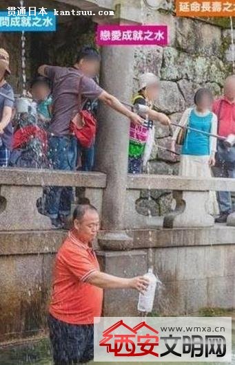 曝中国游客跳进日本名泉接水 粗鲁行为引发网友热议